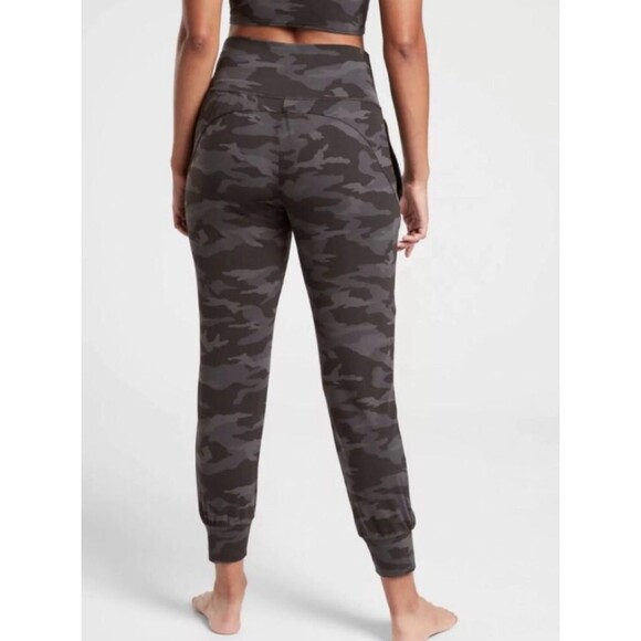Athleta Salutation Cruise Camo Black Jogger Pants, size L - Picture 2 of 5